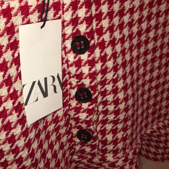 Red skirt. Tag on. Brand new - pristine condition - Picture 2 of 3